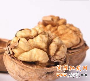 大學(xué)生村官山貨店 為民造福1